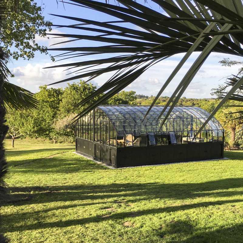 Glashaus AMBOISE Breite 5,60 m mit Aluminiumsockel