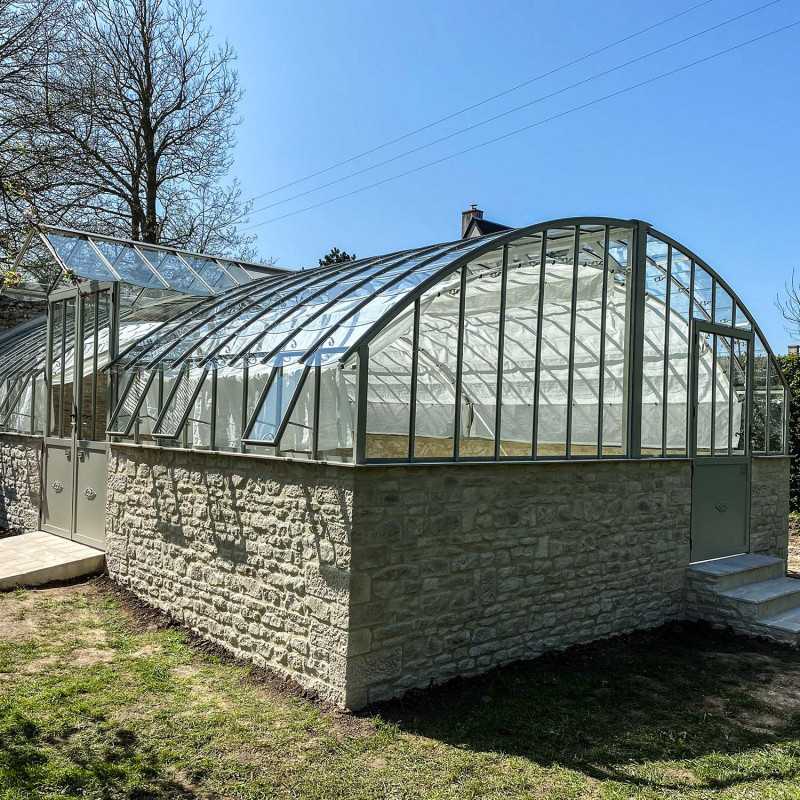 Glashaus AMBOISE Breite 5,60 m mit Mauersockel